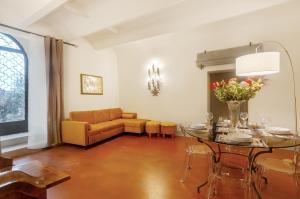 a living room with a table and a couch at Villa Toscana a Fiesole in Fiesole