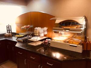 a kitchen with a counter with a pizza oven at Wingate by Wyndham Ashland in Ashland