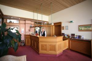 Lobbyen eller receptionen på Hotel Linde Pfalz