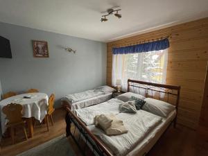 Posteľ alebo postele v izbe v ubytovaní Pokoje Gościnne U Babci