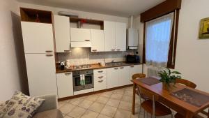A kitchen or kitchenette at ONLY THE BEST 6 tra Venezia e Treviso