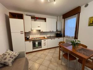 A kitchen or kitchenette at ONLY THE BEST 6 tra Venezia e Treviso