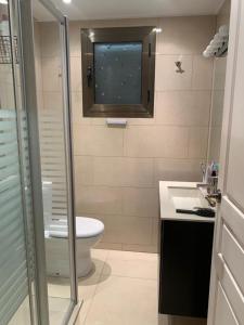 A bathroom at Camino del Faro LALBIR Alicante