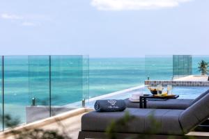 una vista sull'oceano da una camera d'albergo di Villa Anushka - Modern luxury villa with picture-perfect sea views a Ko Samui