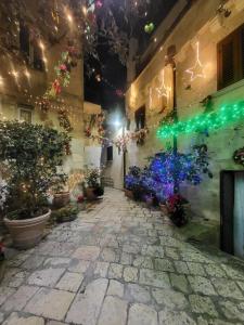 a courtyard with christmas lights and potted plants at QUART0 GREC0 Suite 17 in Altamura