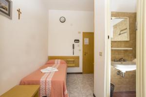 A bathroom at Hotel Lugano Még 37 kép