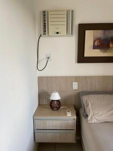 Кровать или кровати в номере Apartamento Climatizado com Sacada e Churrasqueira