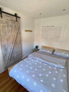 フェーマルンにあるFischerhusのベッドルーム1室(星空のあるベッド1台付)