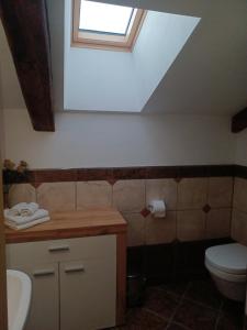A bathroom at kuglerhof