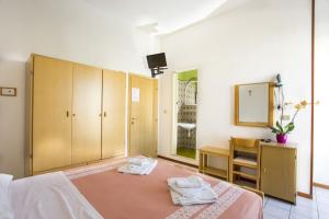 Postel nebo postele na pokoji v ubytování Hotel Lugano