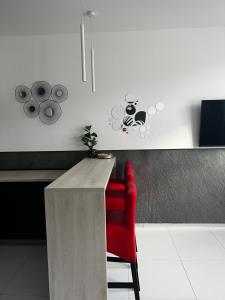 Televízia a/alebo spoločenská miestnosť v ubytovaní Apartamenty Planeta