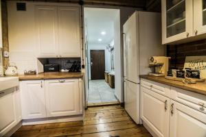 Kuchyň nebo kuchyňský kout v ubytování AP Apartment's