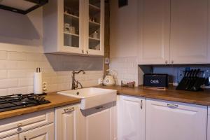 Kuchyň nebo kuchyňský kout v ubytování AP Apartment's