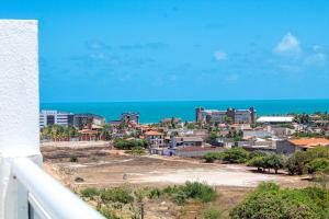 MangabeiraにあるBeach Townhouses #C8 - Exclusivo por Carpediemのバルコニーからの街の景色