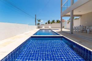 MangabeiraにあるBeach Townhouses #C8 - Exclusivo por Carpediemの家の裏庭にあるプール +25枚の写真