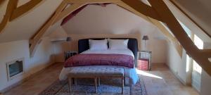 Ένα ή περισσότερα κρεβάτια σε δωμάτιο στο Domaine de Vaufleury - La Maison de l'Escuiller