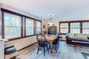 Χώρος καθιστικού στο Vermont Meadow House +14 φωτογραφίες