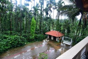 Mynd úr myndasafni af Mourya Homestay - 2BH, Estate, Balcony í Chikmagalūr