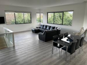 Et opholdsområde på Private Escape Central Wanaka 3 Bedroom