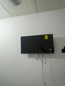 TV i/ili multimedijalni sistem u objektu Hotel RIO Y SOL DORADO