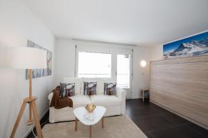 Χώρος καθιστικού στο Agrimonia - möbilierte Ferienwohnung mit Balkon