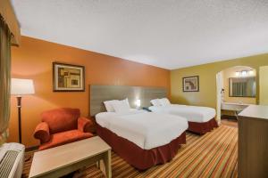 Ένα ή περισσότερα κρεβάτια σε δωμάτιο στο SureStay Hotel by Best Western Mt Pleasant +34 φωτογραφίες