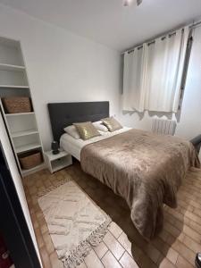 Posteľ alebo postele v izbe v ubytovaní T2 à côté de la mer quartier des Quilles