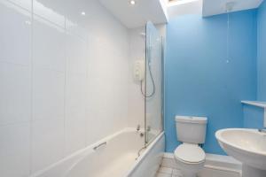 a bathroom with a toilet and a sink at Bwythyn-y-Wennol in Abersoch