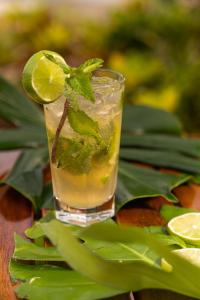 a drink with a lime and a leaf on a table at Dreamer Beach Club in San Andrés