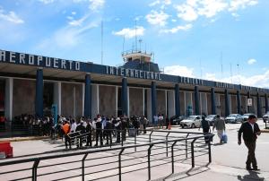 a group of people standing outside of an airport at HOTEL AEROPUERTO Cusco in Cusco