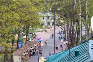 a crowd of people walking in a park at Apartamenti Alto & Ko in Jūrmala +12 photos