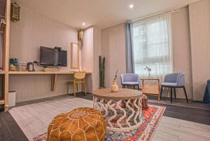 TV a/nebo společenská místnost v ubytování Ashare Hotel