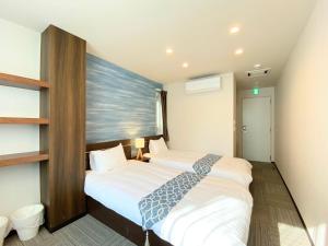 1 dormitorio con 2 camas en una habitación en winco - Vacation STAY 05545v, en Tokio