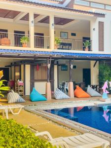 Bazén v ubytování Phangan Island View - SHA Extra Plus nebo v jeho okolí