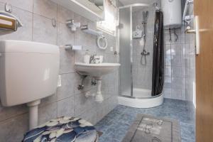 Koupelna v ubytování Apartment Wenig