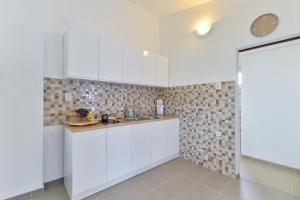 Kuchyňa alebo kuchynka v ubytovaní Apartments Trk