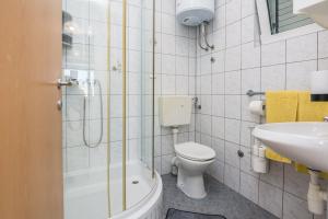 Koupelna v ubytování Apartments Bojana