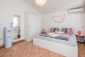 Postel nebo postele na pokoji v ubytování Apartments Bojana