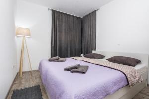 Ένα ή περισσότερα κρεβάτια σε δωμάτιο στο Apartments Krpan