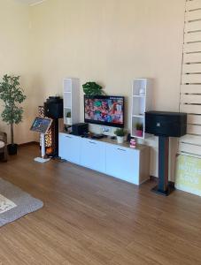 TV a/nebo společenská místnost v ubytování Melaka Beach Villa C Type