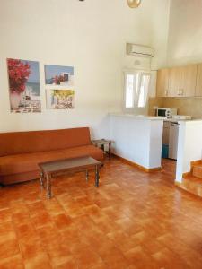a living room with a couch and a kitchen at Villa Elpiniki in Troulos