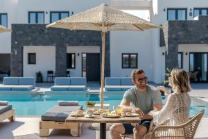 Επισκέπτες που μένουν στο Onyx Hotel & Suites