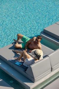 Επισκέπτες που μένουν στο Onyx Hotel & Suites