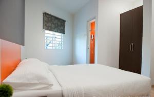Кровать или кровати в номере Big Orange Hotel Sungai Petani