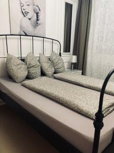 Postel nebo postele na pokoji v ubytování LARA SUITE