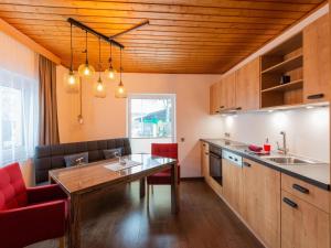 Kuchyňa alebo kuchynka v ubytovaní Apartment on the outskirts of Kitzbühel