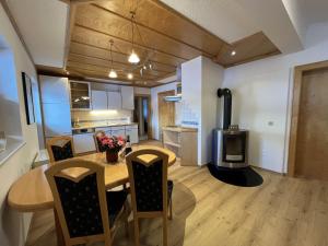 Köök või kööginurk majutusasutuses apartment Eva in Wald im Pinzgau with balcony