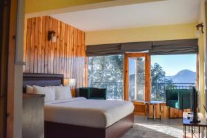 Gali's End By Roomy, Kalabagh Nathiagali客房内的一张或多张床位
