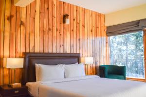 Gali's End By Roomy, Kalabagh Nathiagali客房内的一张或多张床位