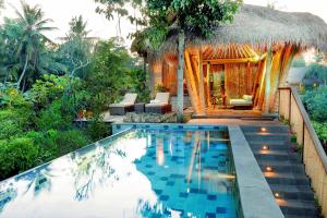 Bazén v ubytování Fivelements Retreat Bali nebo v jeho okolí
